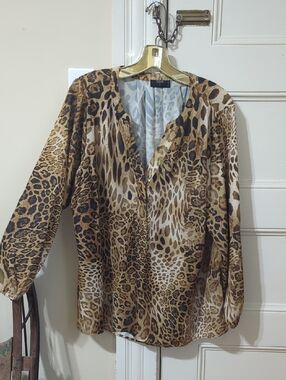 TAHARI Womans Blouse NWT